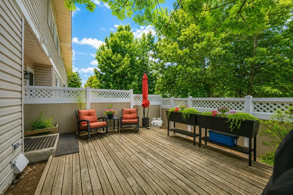 165 Woodmont Terrace SW Calgary AB T2W 4Z4