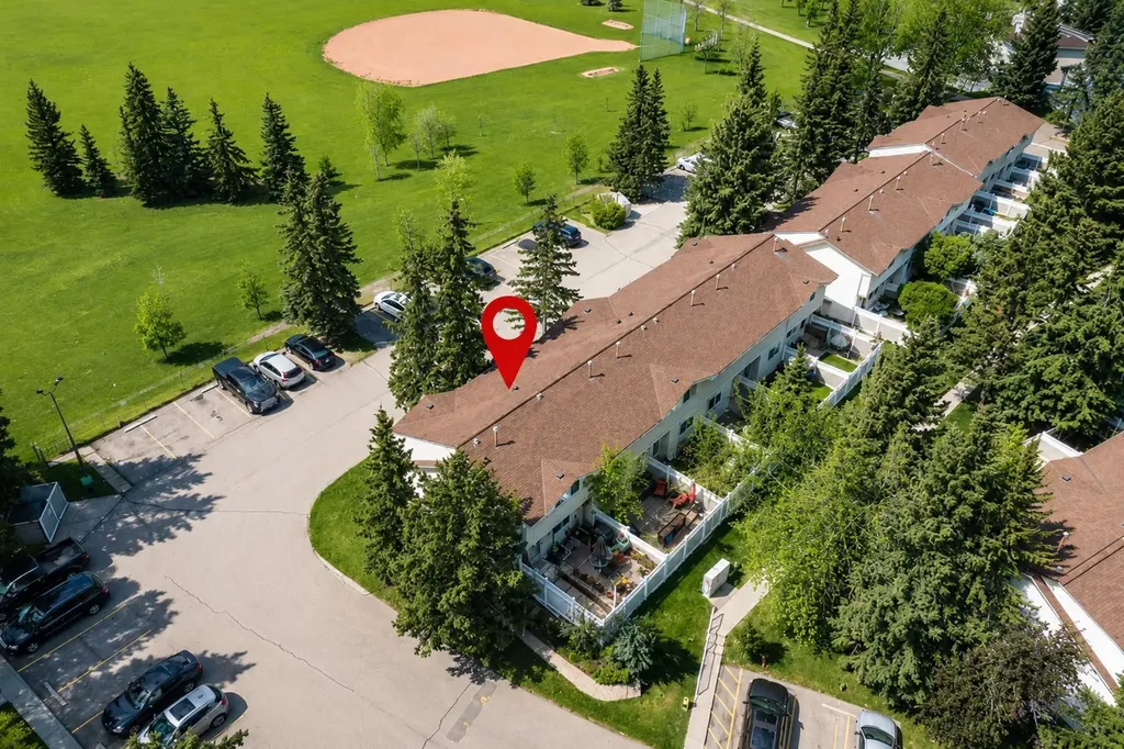165 Woodmont Terrace SW Calgary AB T2W 4Z4