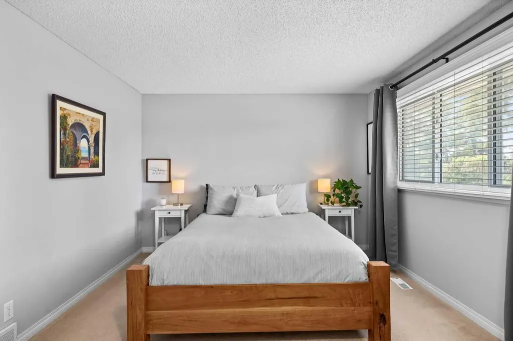 165 Woodmont Terrace SW Calgary AB T2W 4Z4