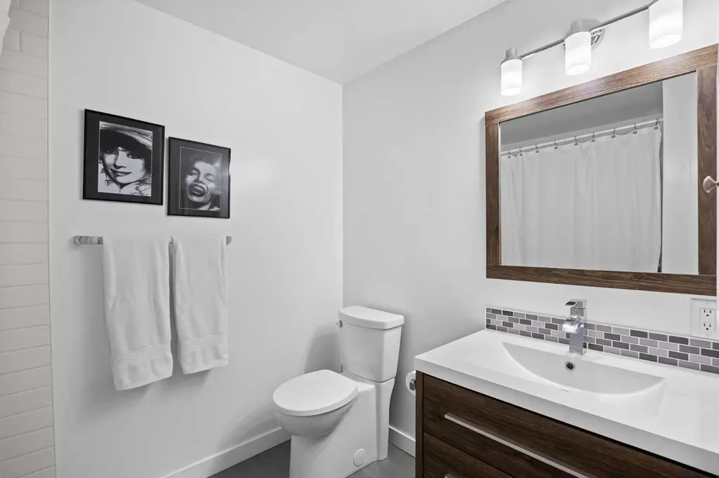 165 Woodmont Terrace SW Calgary AB T2W 4Z4