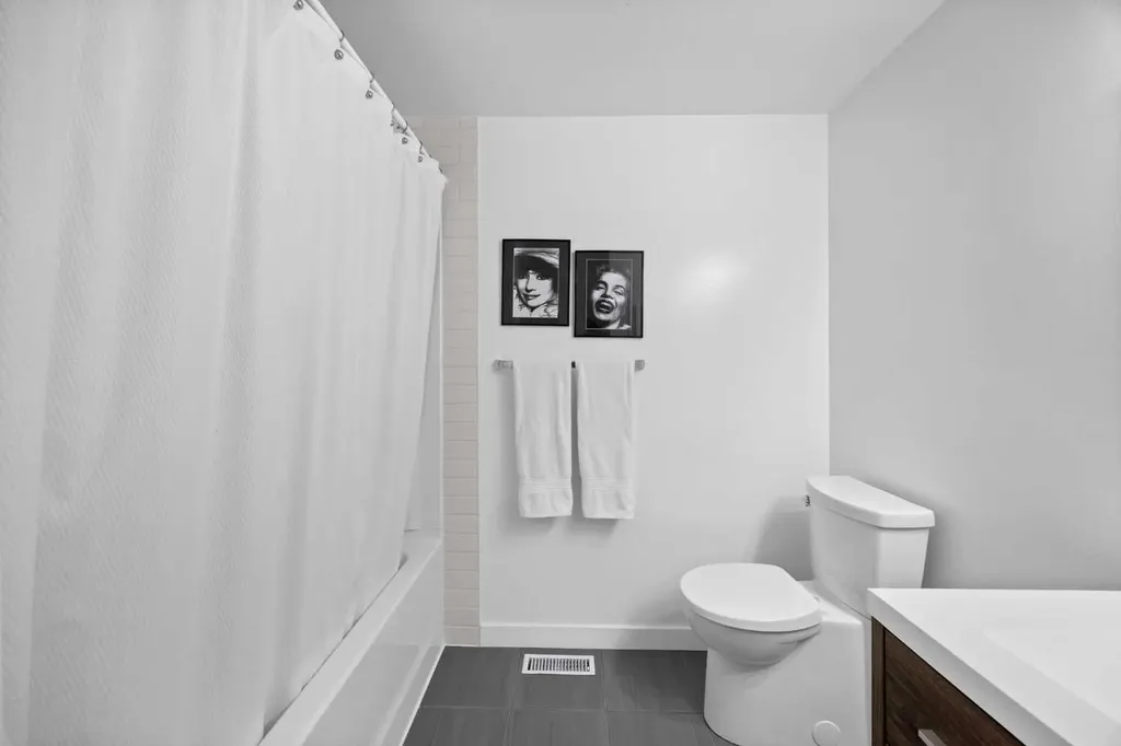 165 Woodmont Terrace SW Calgary AB T2W 4Z4