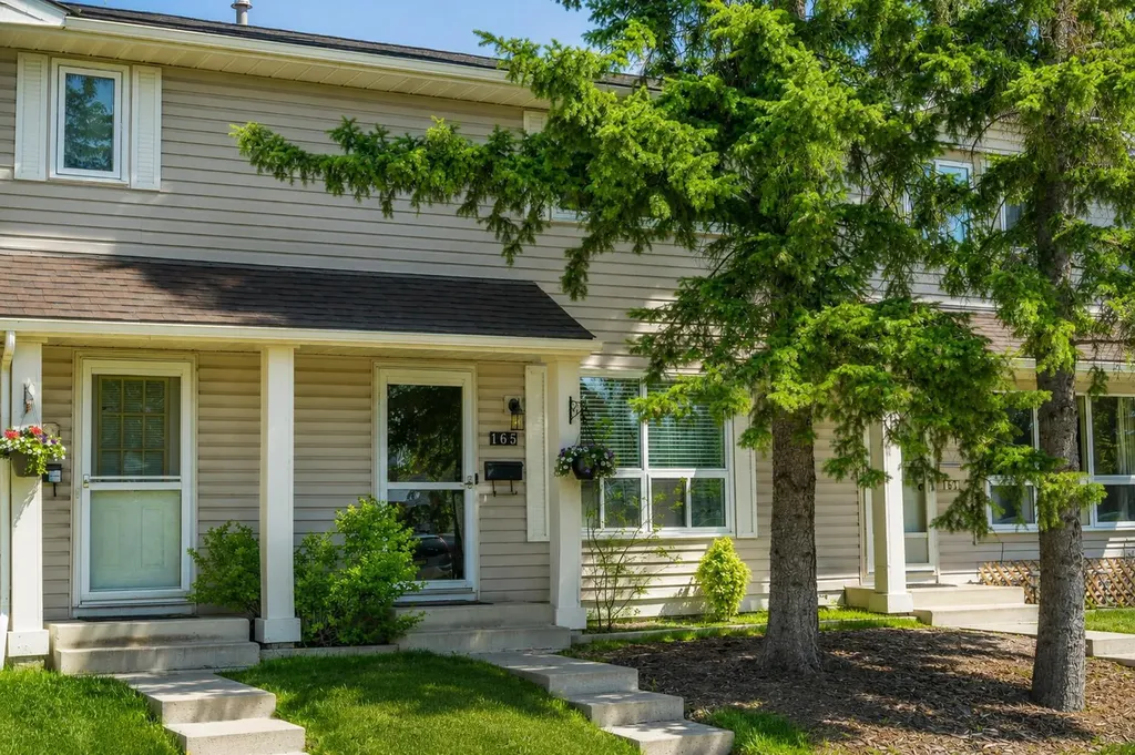 165 Woodmont Terrace SW Calgary AB T2W 4Z4