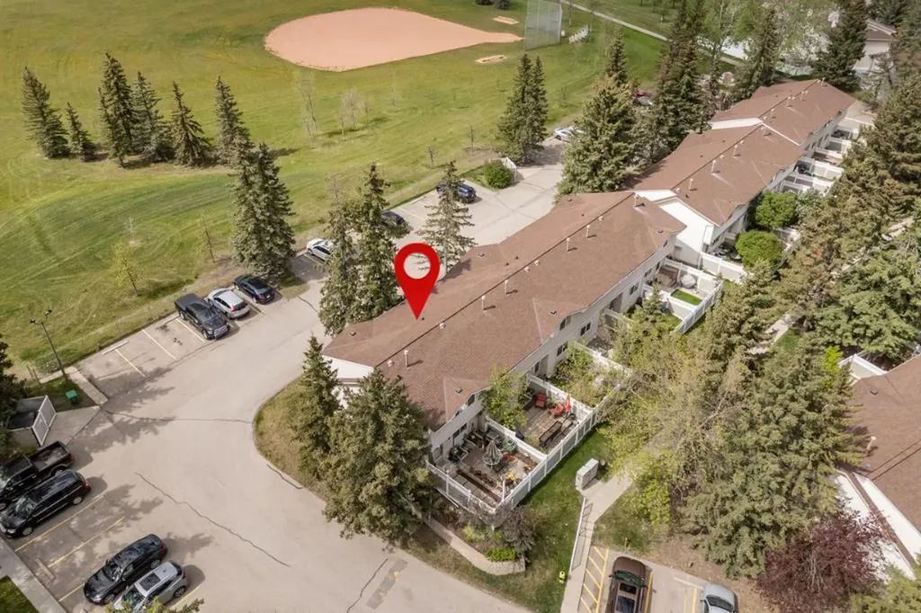 165 Woodmont Terrace SW Calgary AB T2W 4Z4