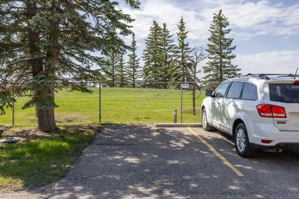 165 Woodmont Terrace SW Calgary AB T2W 4Z4
