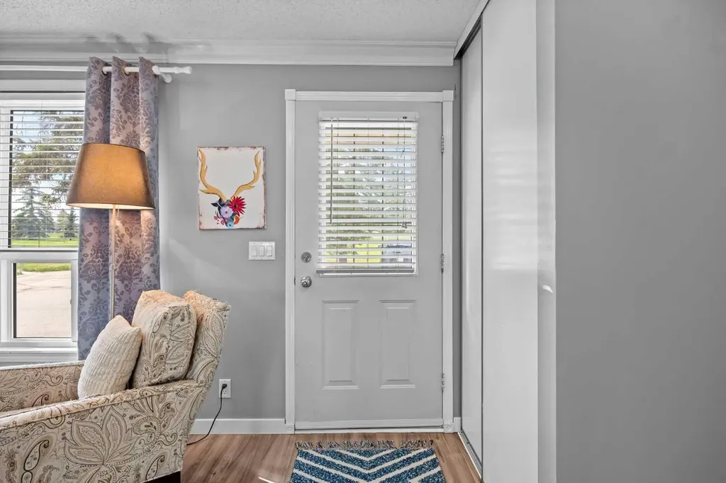 165 Woodmont Terrace SW Calgary AB T2W 4Z4