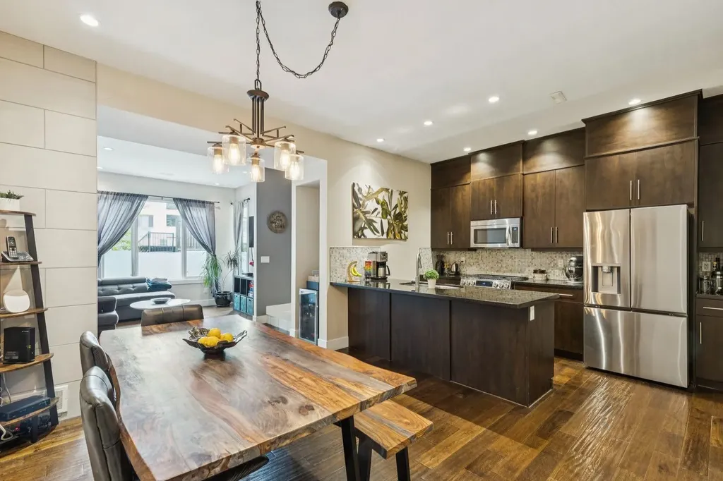 1728 27 Avenue SW Calgary AB T2T 1G8