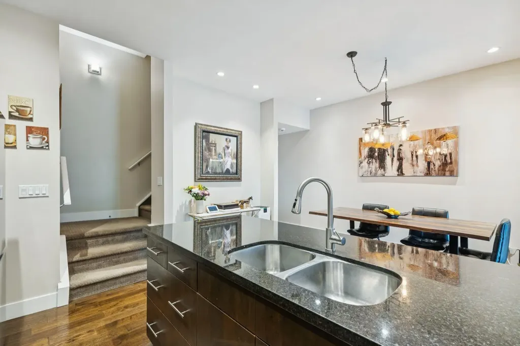 1728 27 Avenue SW Calgary AB T2T 1G8
