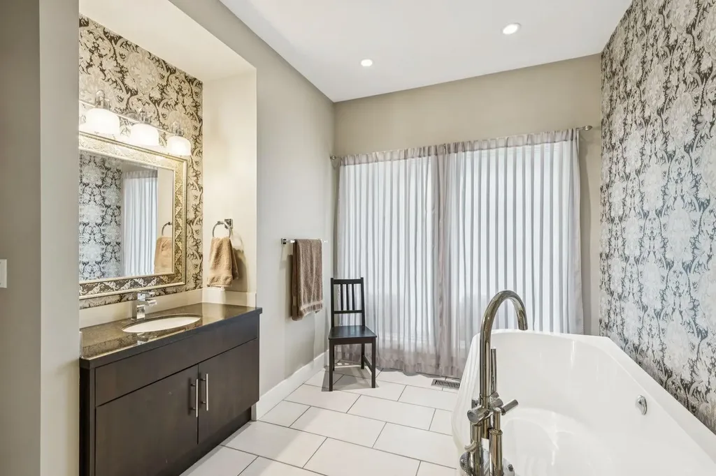 1728 27 Avenue SW Calgary AB T2T 1G8