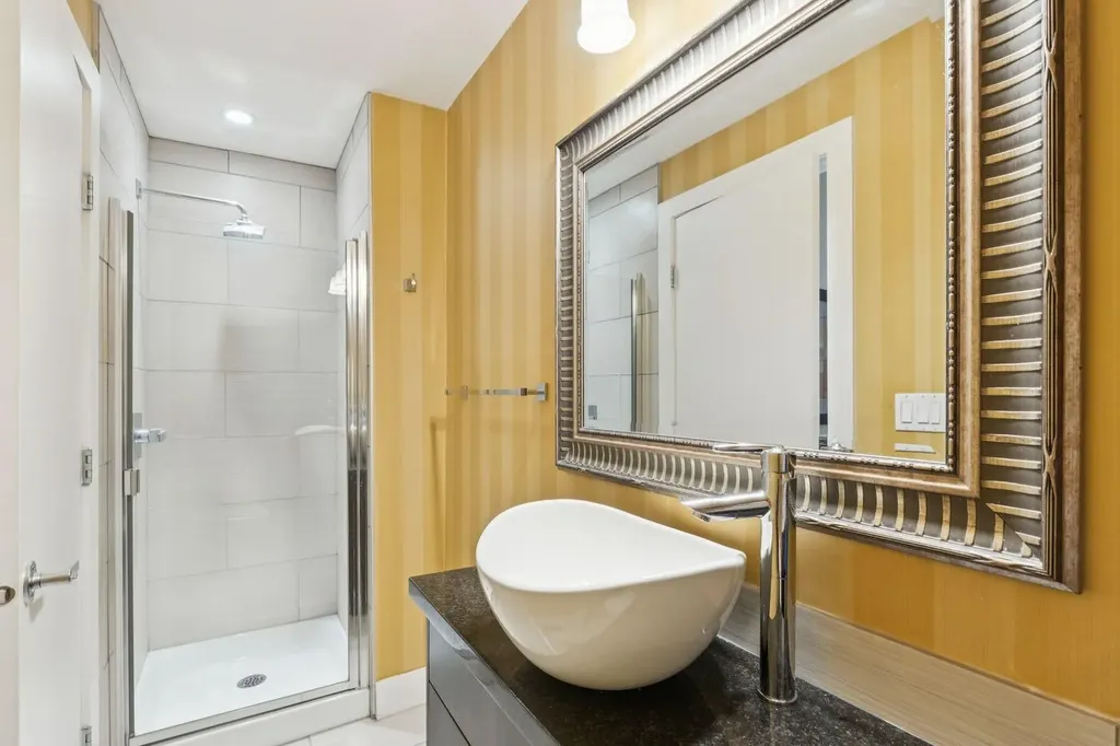 1728 27 Avenue SW Calgary AB T2T 1G8