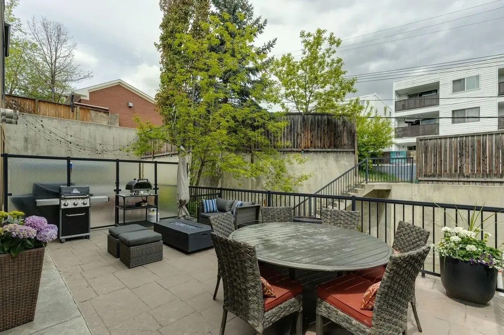 1728 27 Avenue SW Calgary AB T2T 1G8