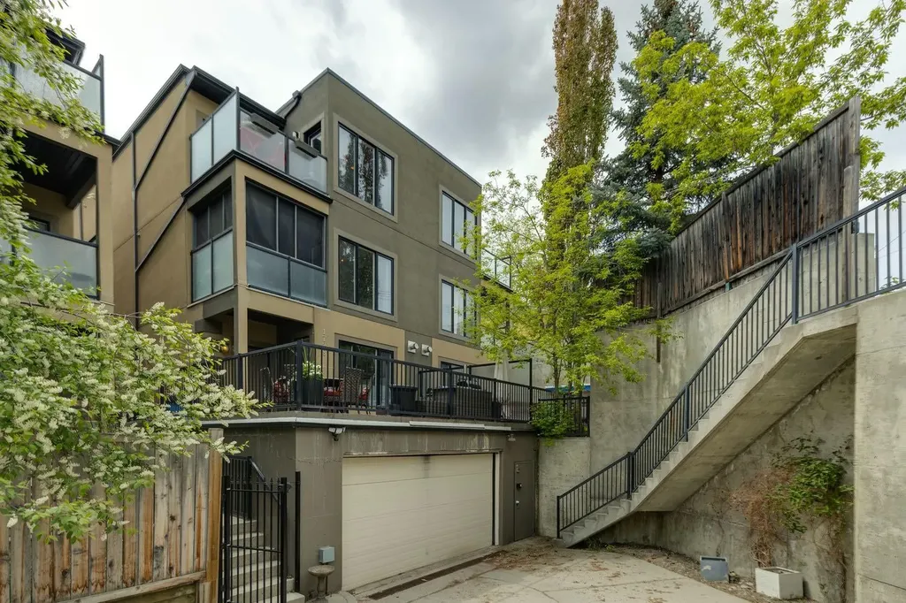 1728 27 Avenue SW Calgary AB T2T 1G8
