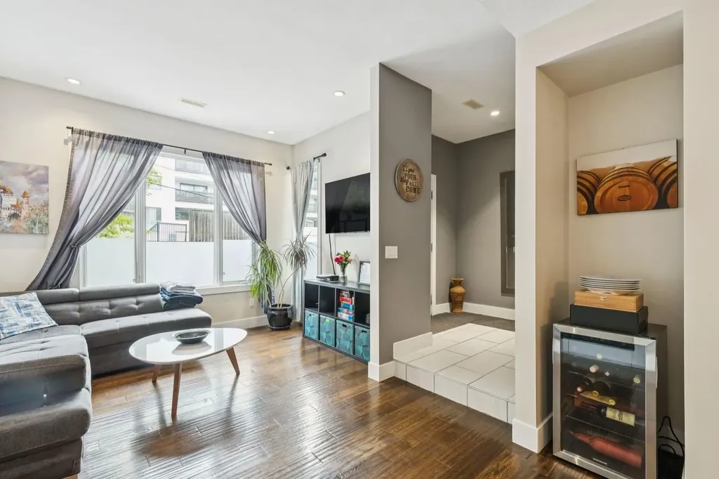 1728 27 Avenue SW Calgary AB T2T 1G8