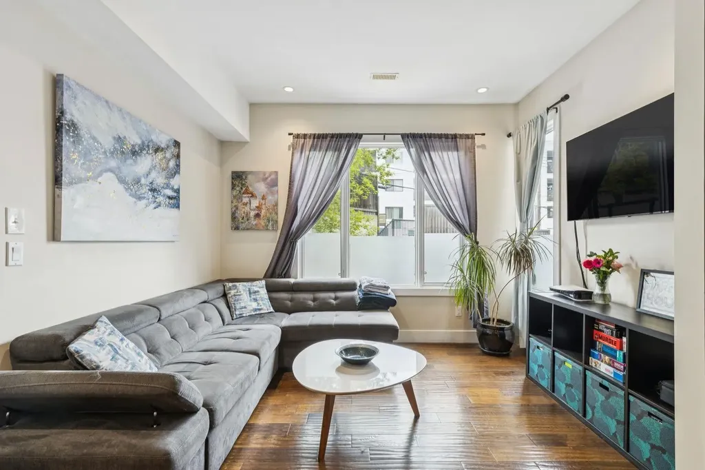 1728 27 Avenue SW Calgary AB T2T 1G8