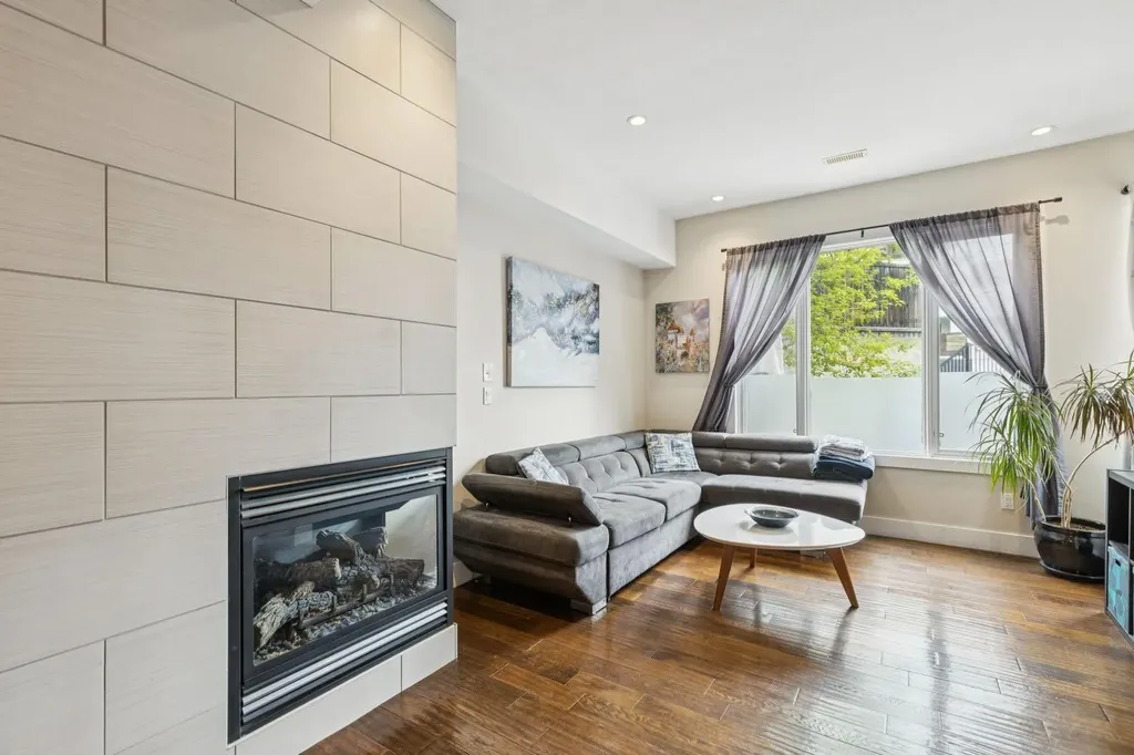 1728 27 Avenue SW Calgary AB T2T 1G8
