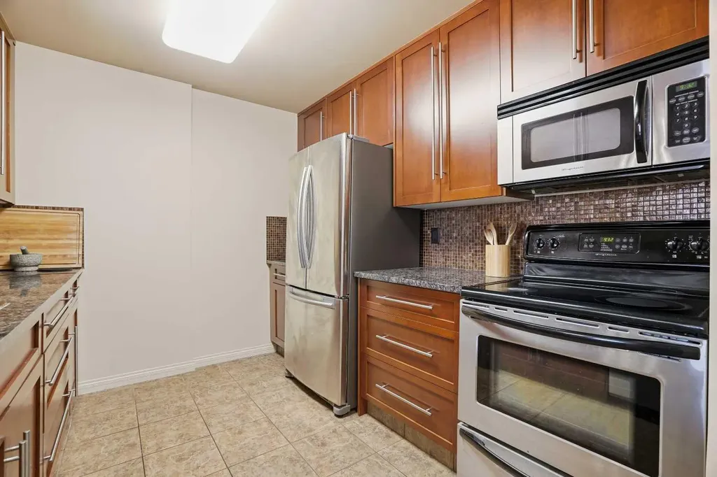 790 Kingsmere Crescent SW Calgary AB T2V 2G9