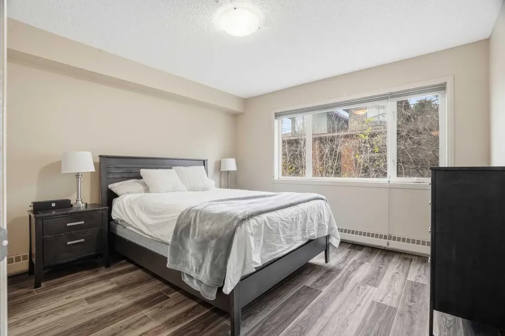 790 Kingsmere Crescent SW Calgary AB T2V 2G9