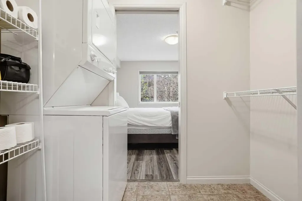 790 Kingsmere Crescent SW Calgary AB T2V 2G9