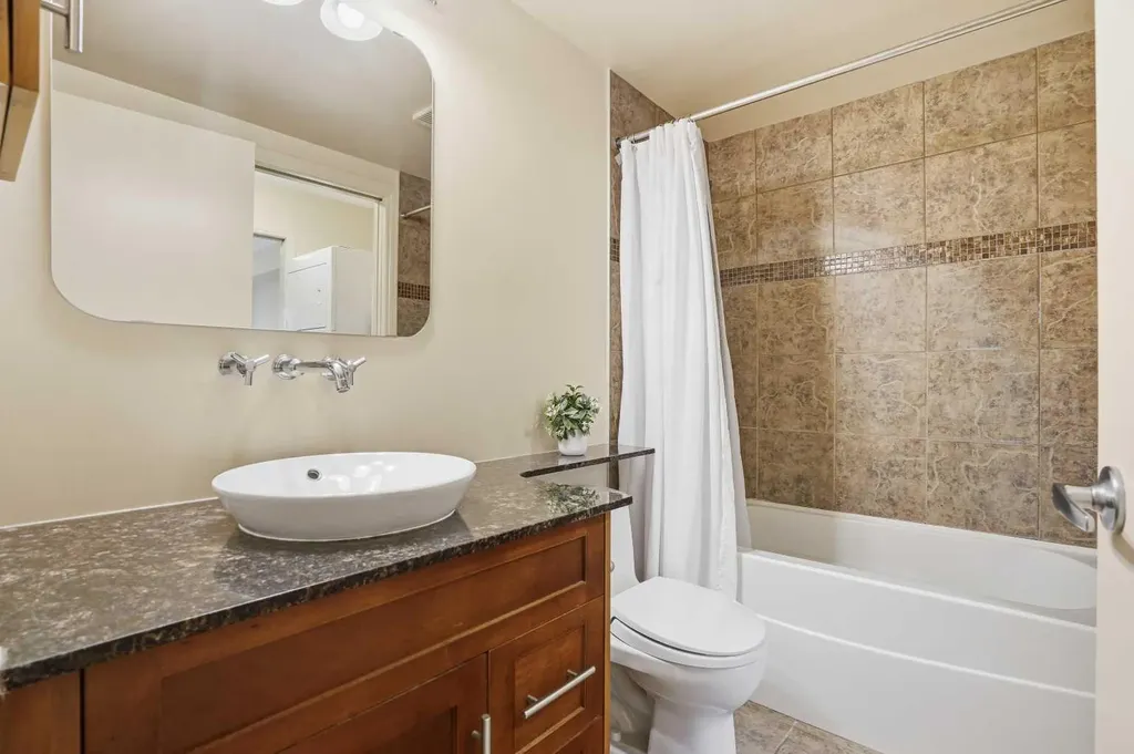 790 Kingsmere Crescent SW Calgary AB T2V 2G9