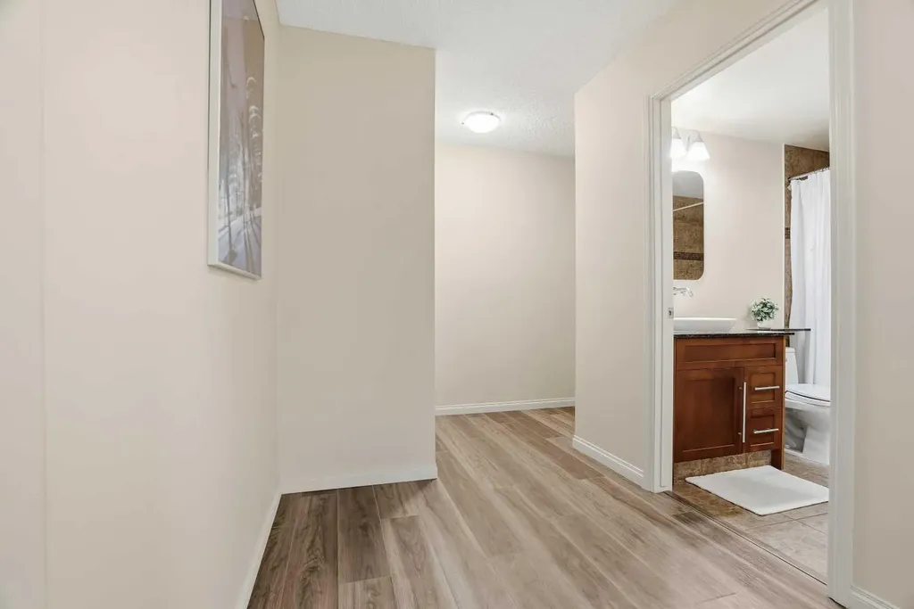 790 Kingsmere Crescent SW Calgary AB T2V 2G9