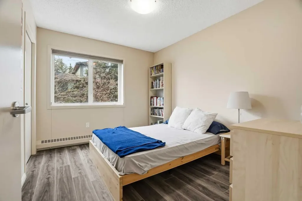 790 Kingsmere Crescent SW Calgary AB T2V 2G9