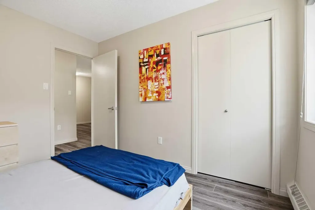790 Kingsmere Crescent SW Calgary AB T2V 2G9