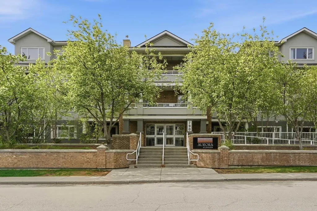 790 Kingsmere Crescent SW Calgary AB T2V 2G9