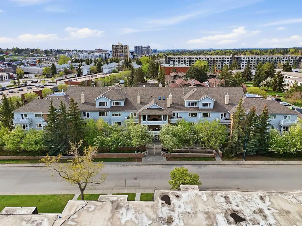 790 Kingsmere Crescent SW Calgary AB T2V 2G9
