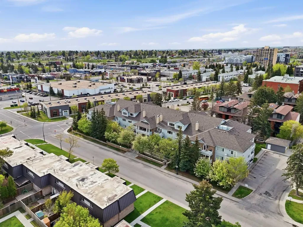 790 Kingsmere Crescent SW Calgary AB T2V 2G9