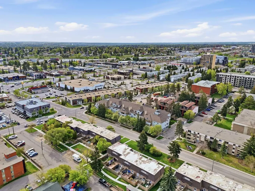 790 Kingsmere Crescent SW Calgary AB T2V 2G9