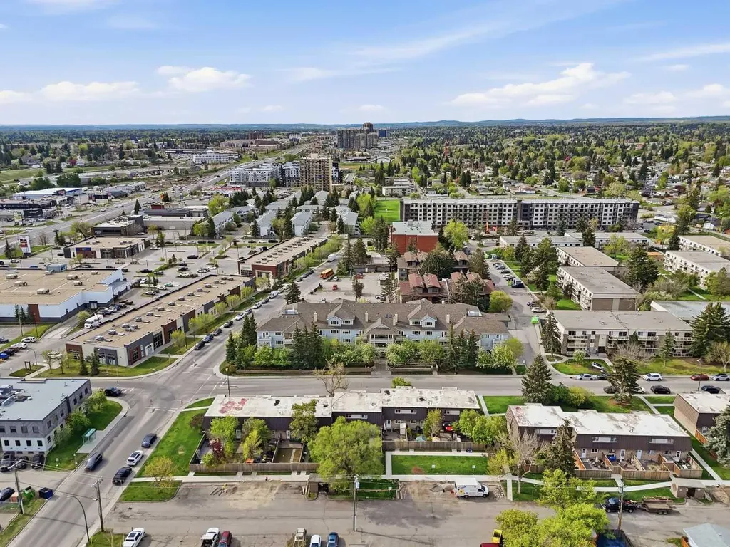 790 Kingsmere Crescent SW Calgary AB T2V 2G9