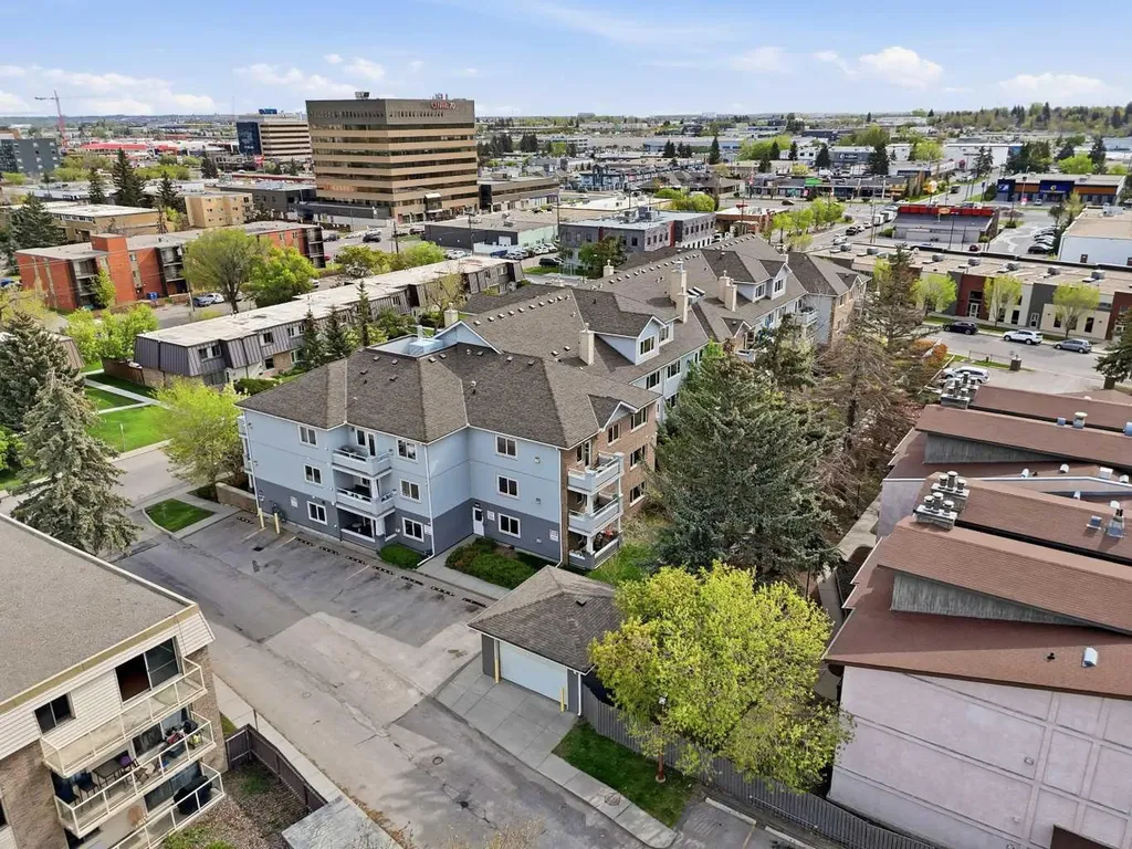 790 Kingsmere Crescent SW Calgary AB T2V 2G9