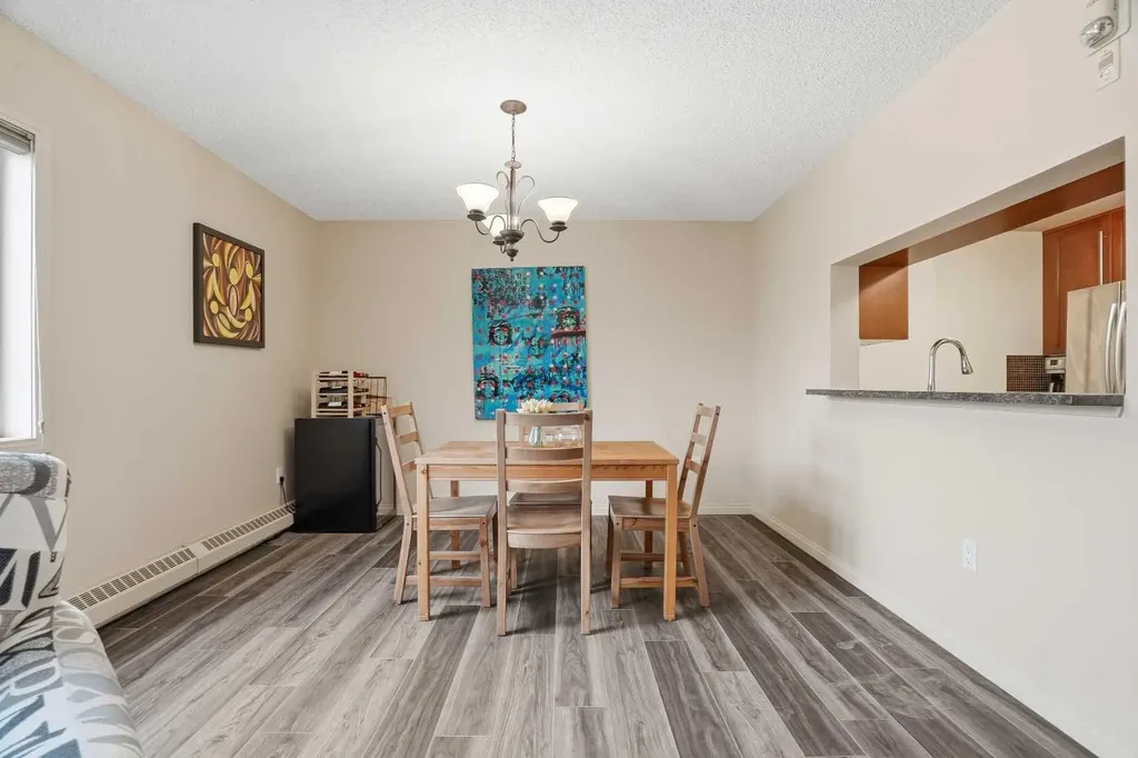 790 Kingsmere Crescent SW Calgary AB T2V 2G9