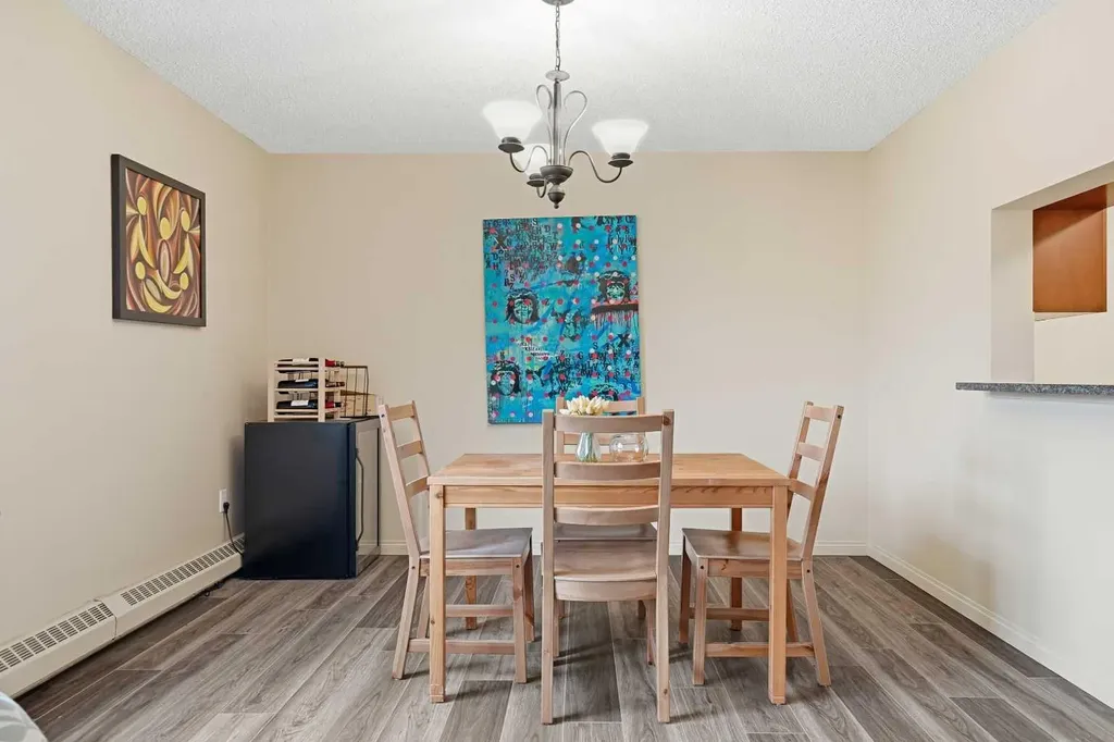 790 Kingsmere Crescent SW Calgary AB T2V 2G9