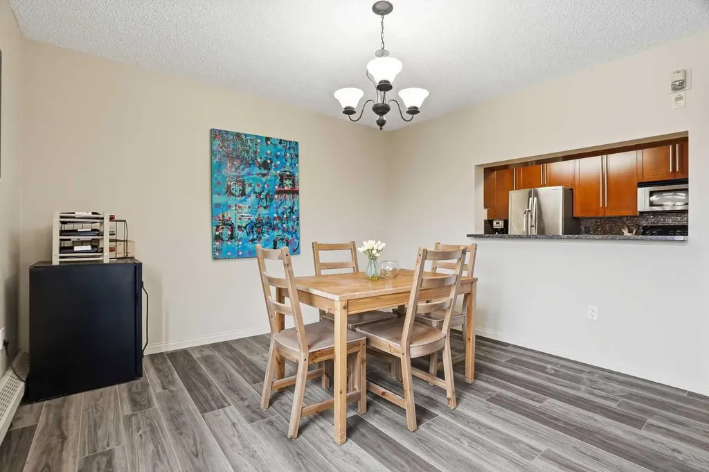 790 Kingsmere Crescent SW Calgary AB T2V 2G9