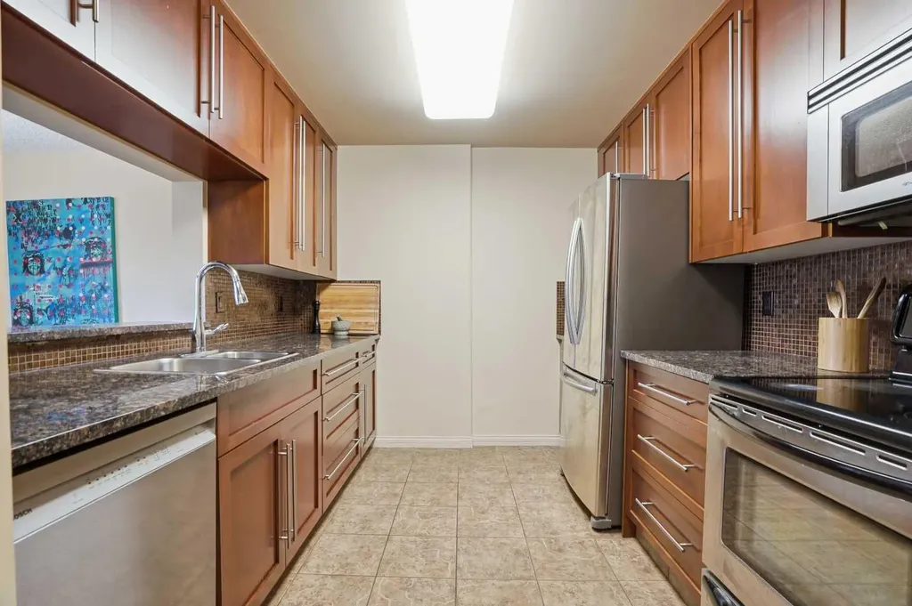 790 Kingsmere Crescent SW Calgary AB T2V 2G9