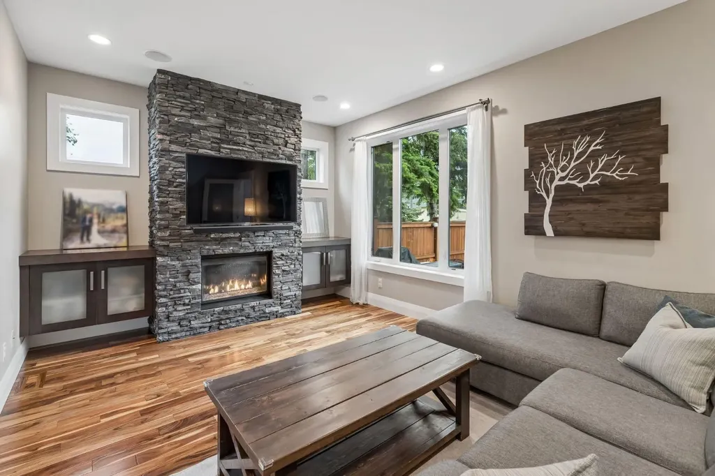 3302 39 Street SW Calgary AB T3E 3J2