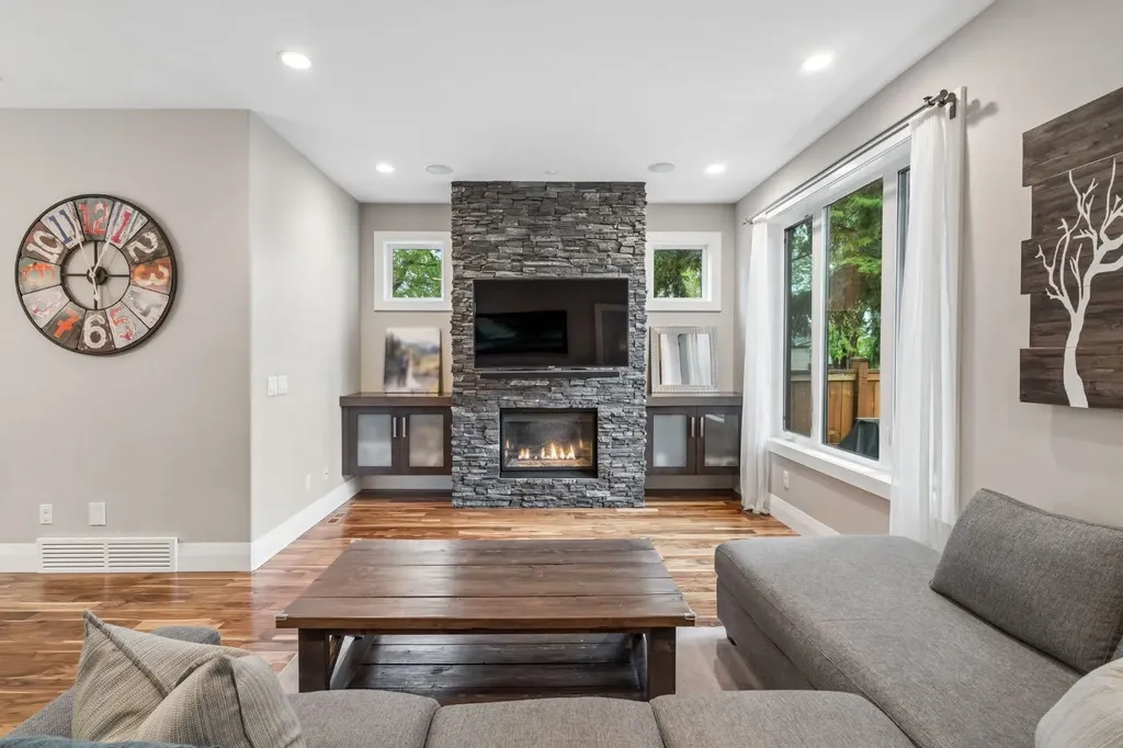 3302 39 Street SW Calgary AB T3E 3J2