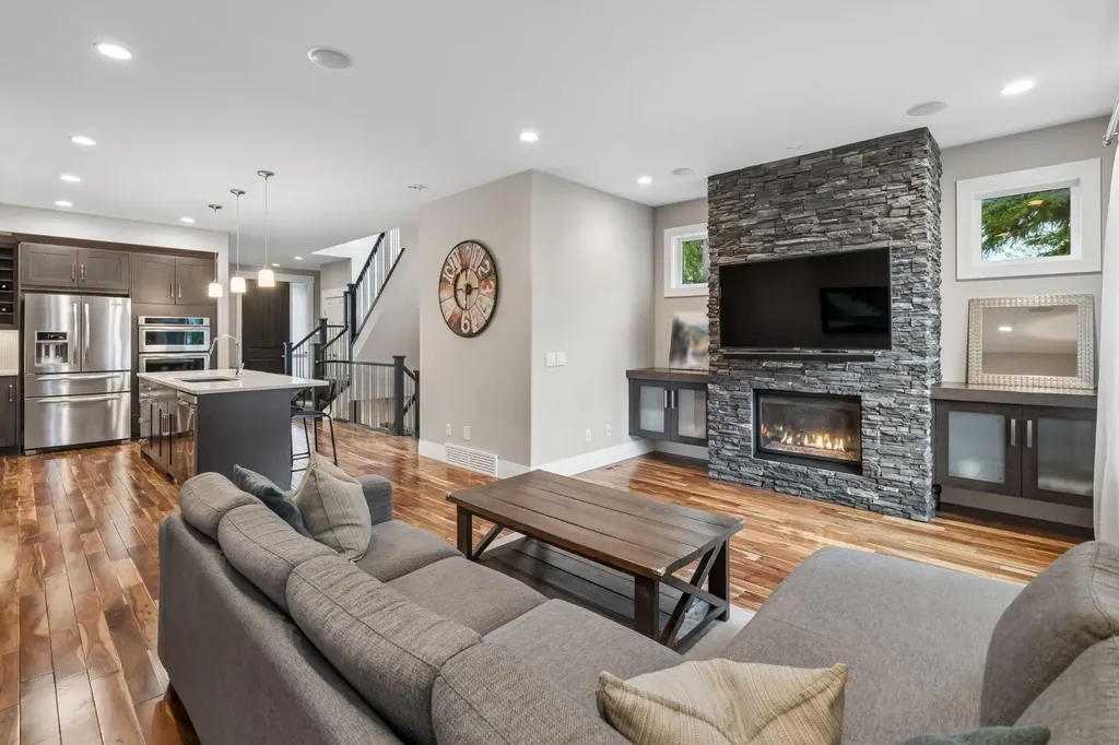 3302 39 Street SW Calgary AB T3E 3J2