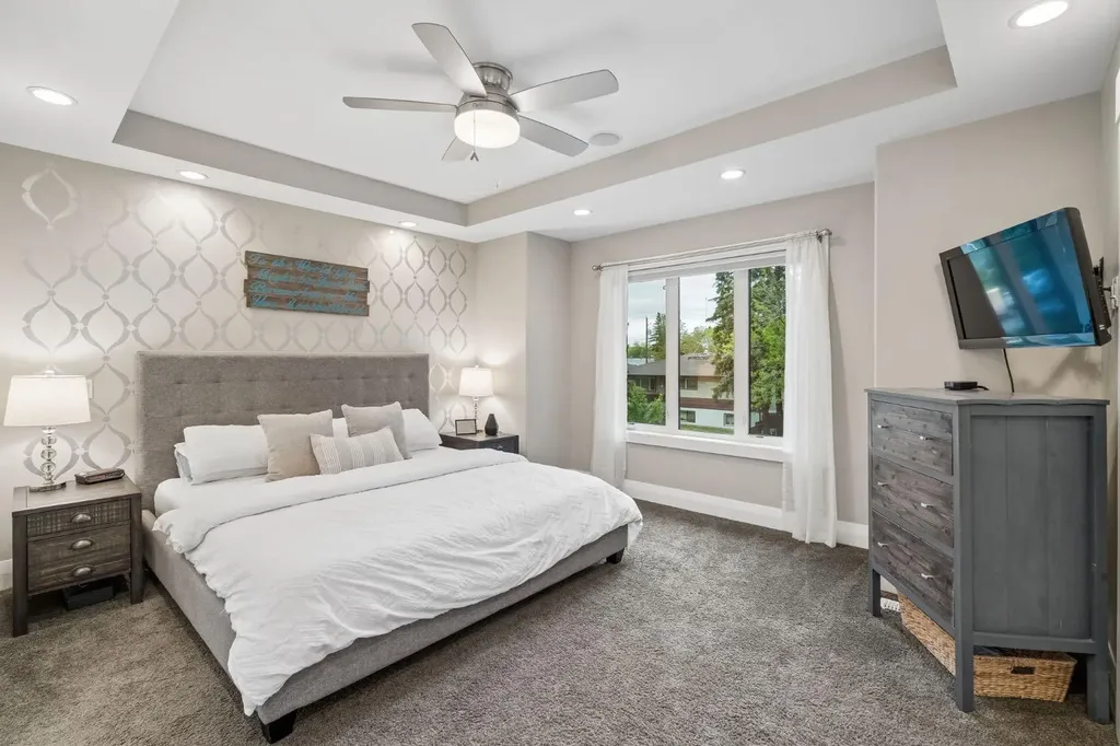 3302 39 Street SW Calgary AB T3E 3J2
