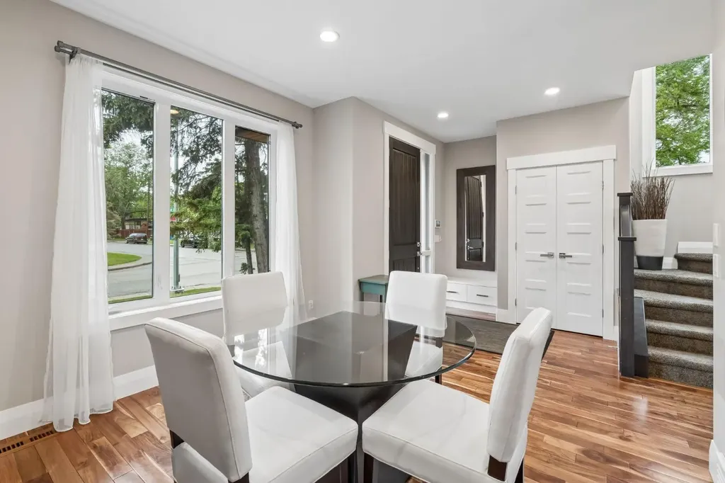 3302 39 Street SW Calgary AB T3E 3J2