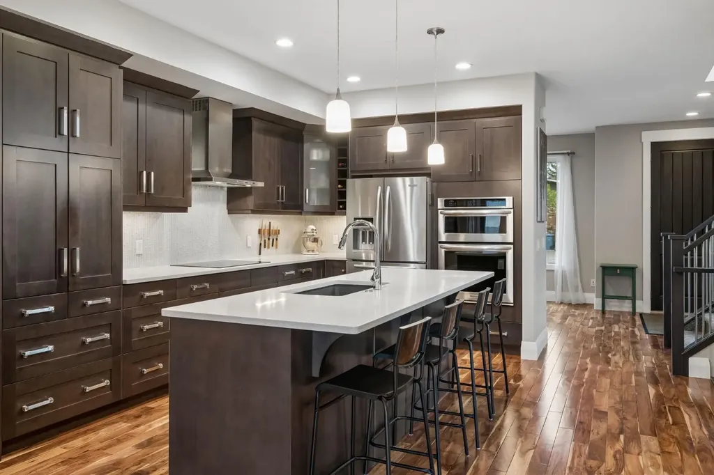 3302 39 Street SW Calgary AB T3E 3J2