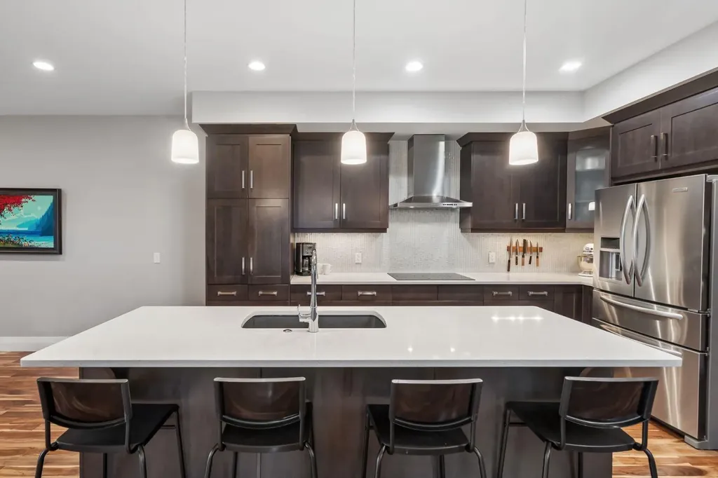 3302 39 Street SW Calgary AB T3E 3J2