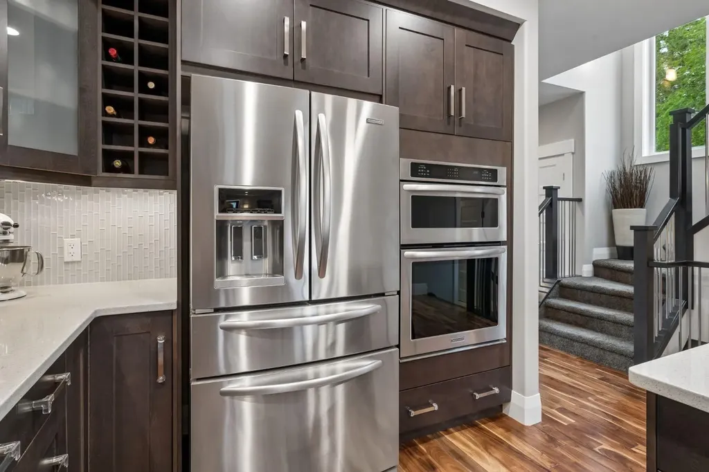 3302 39 Street SW Calgary AB T3E 3J2