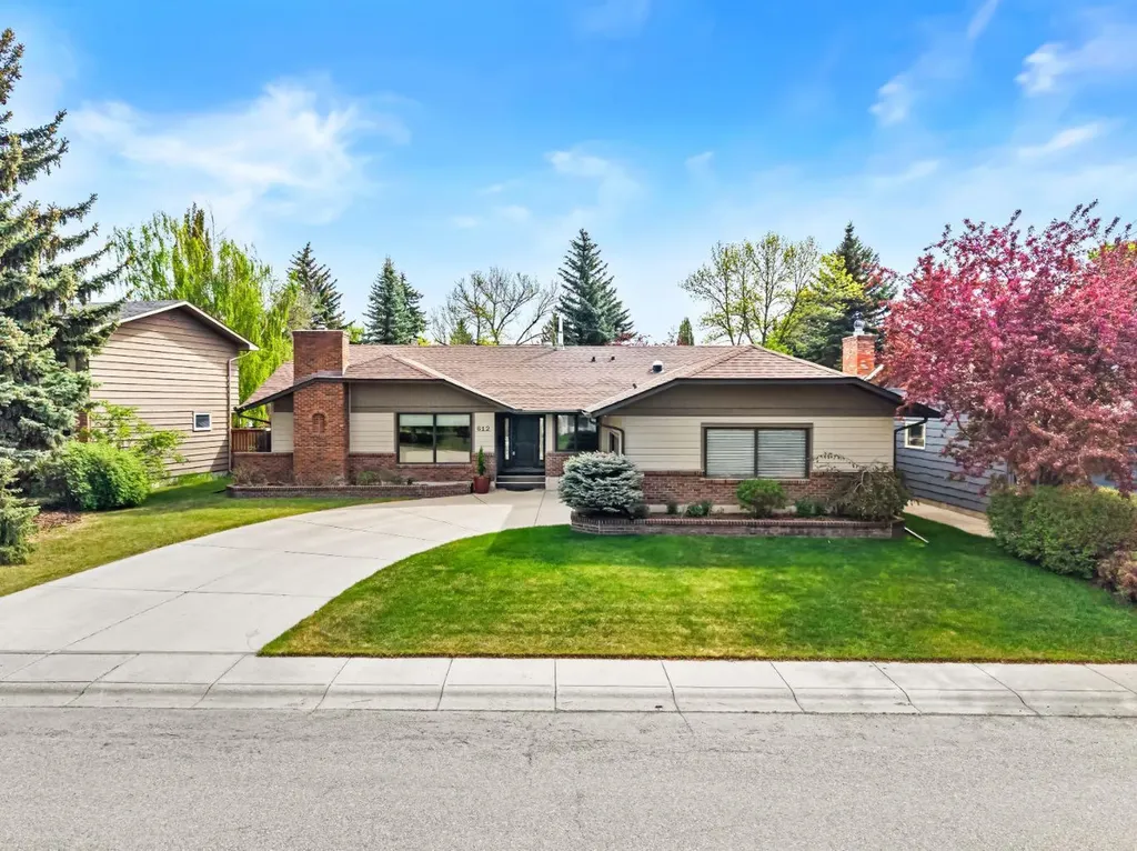 612 Lake Simcoe Close SE Calgary AB T2J 5H2