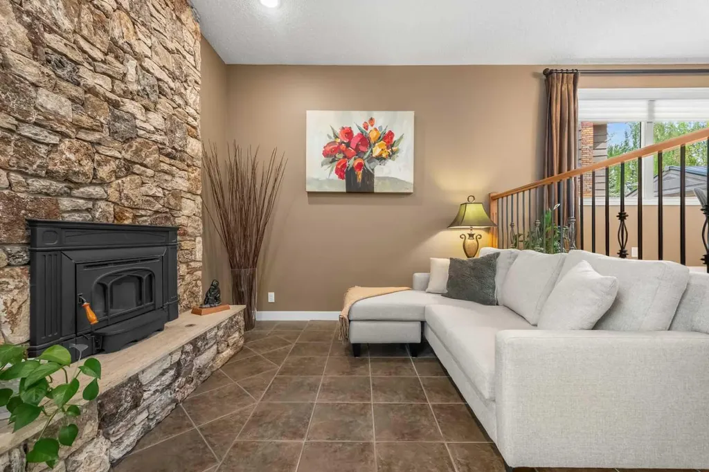 612 Lake Simcoe Close SE Calgary AB T2J 5H2