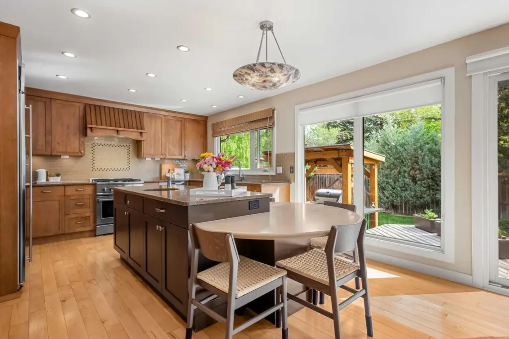 612 Lake Simcoe Close SE Calgary AB T2J 5H2