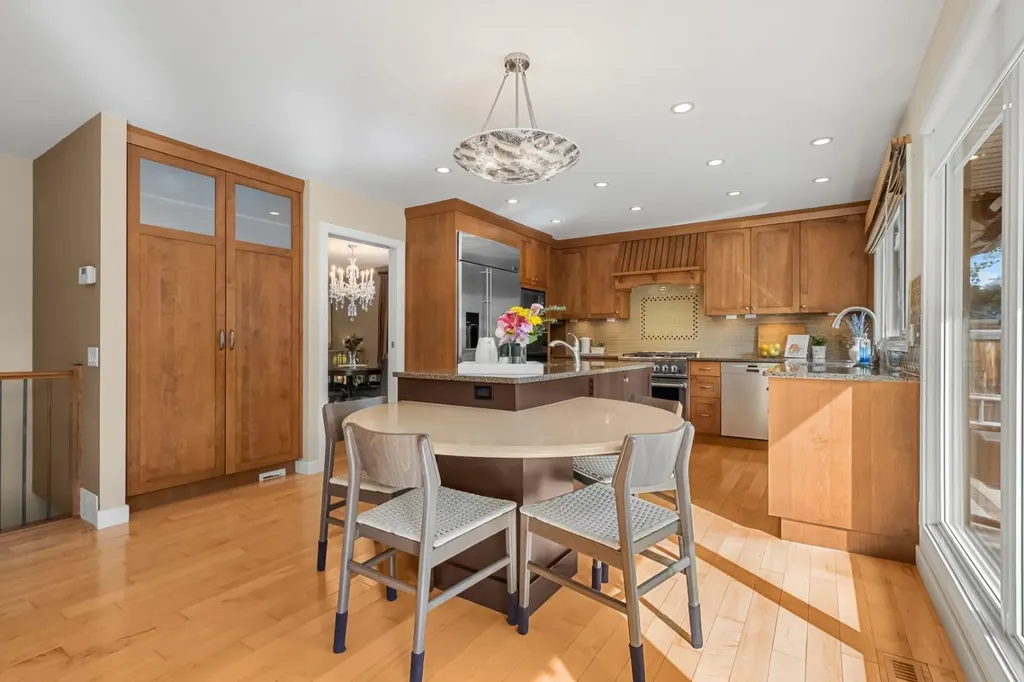 612 Lake Simcoe Close SE Calgary AB T2J 5H2