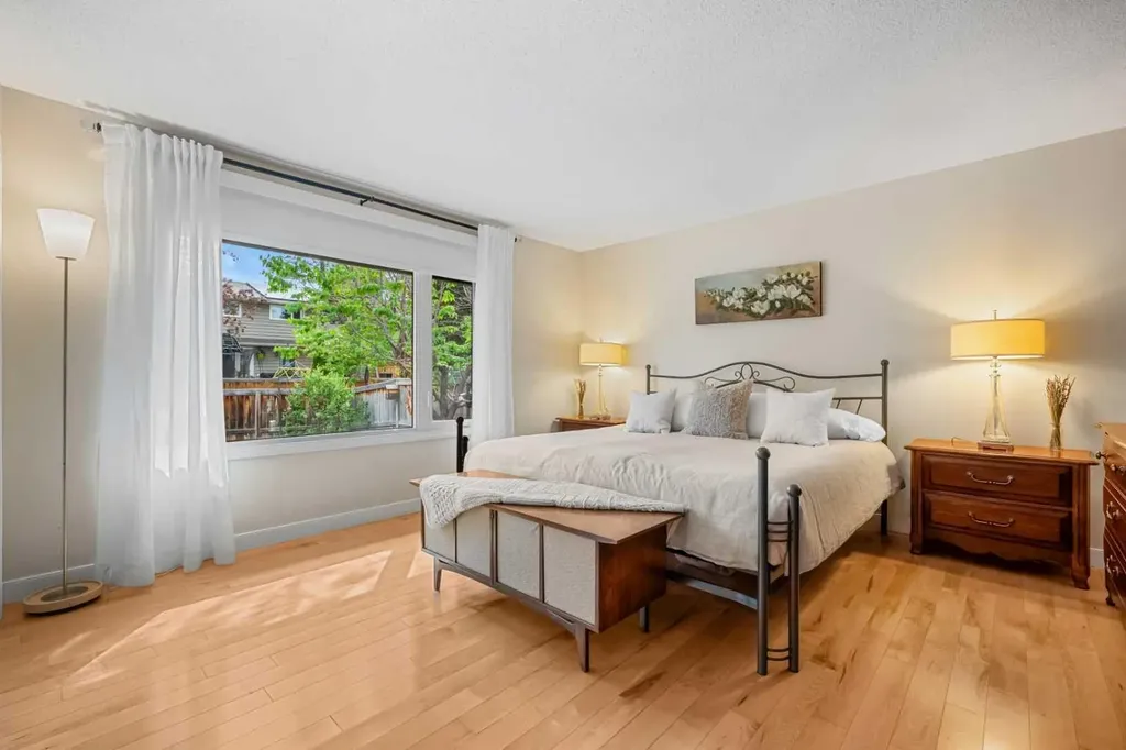 612 Lake Simcoe Close SE Calgary AB T2J 5H2