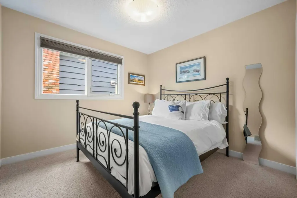 612 Lake Simcoe Close SE Calgary AB T2J 5H2