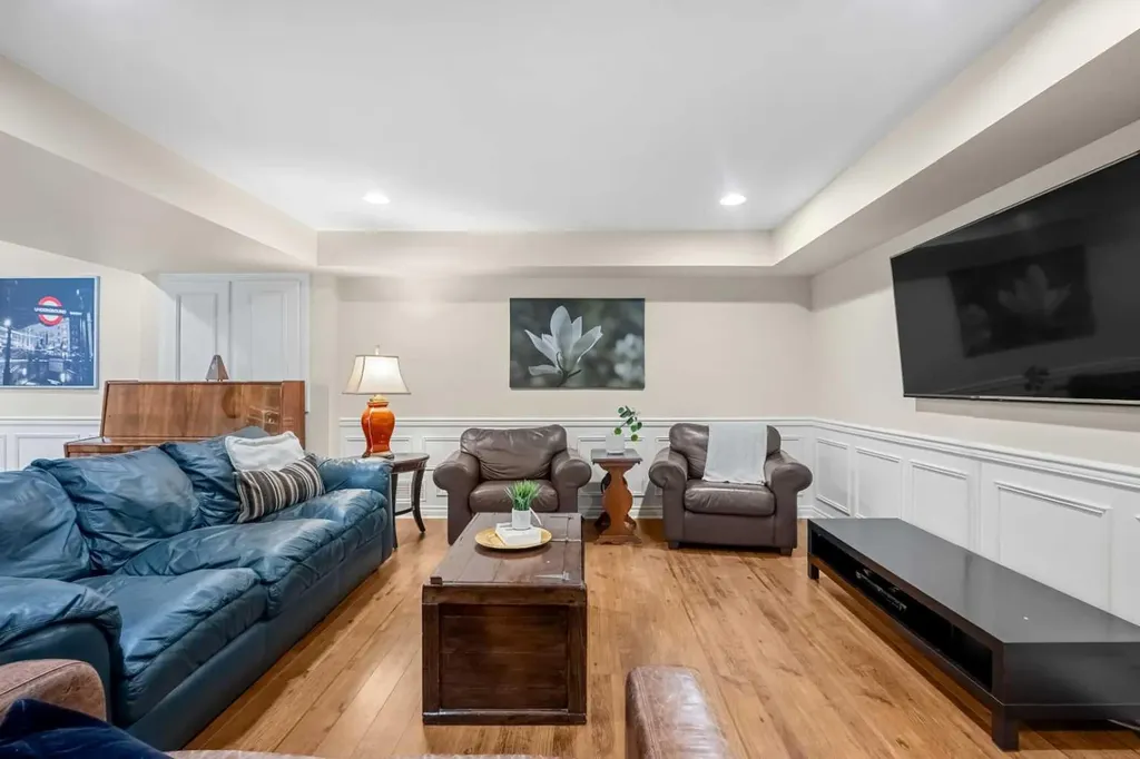 612 Lake Simcoe Close SE Calgary AB T2J 5H2